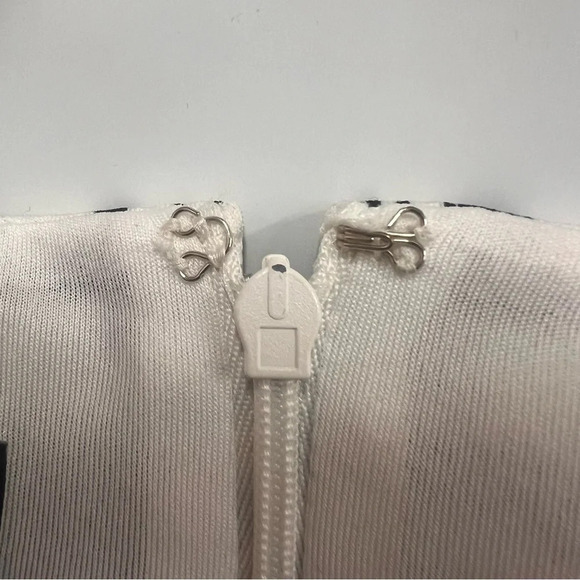 Black Label by Evan Picone Black & White Pleated Fit & Flare Dress Size 8 - Picture 6 of 13